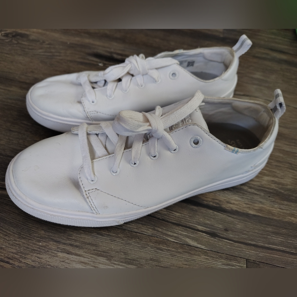 Toms White Canvas Sneakers Minimalist Design